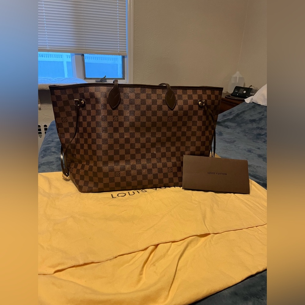 Louis Vuitton Neverfull MM Bag